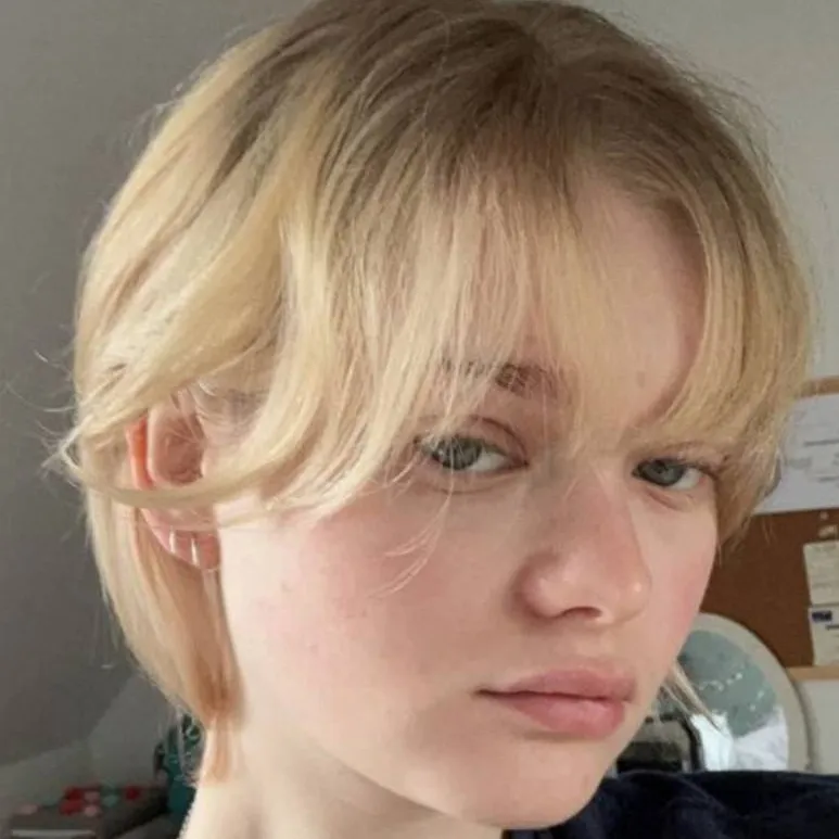 chat with ai character: Emily
