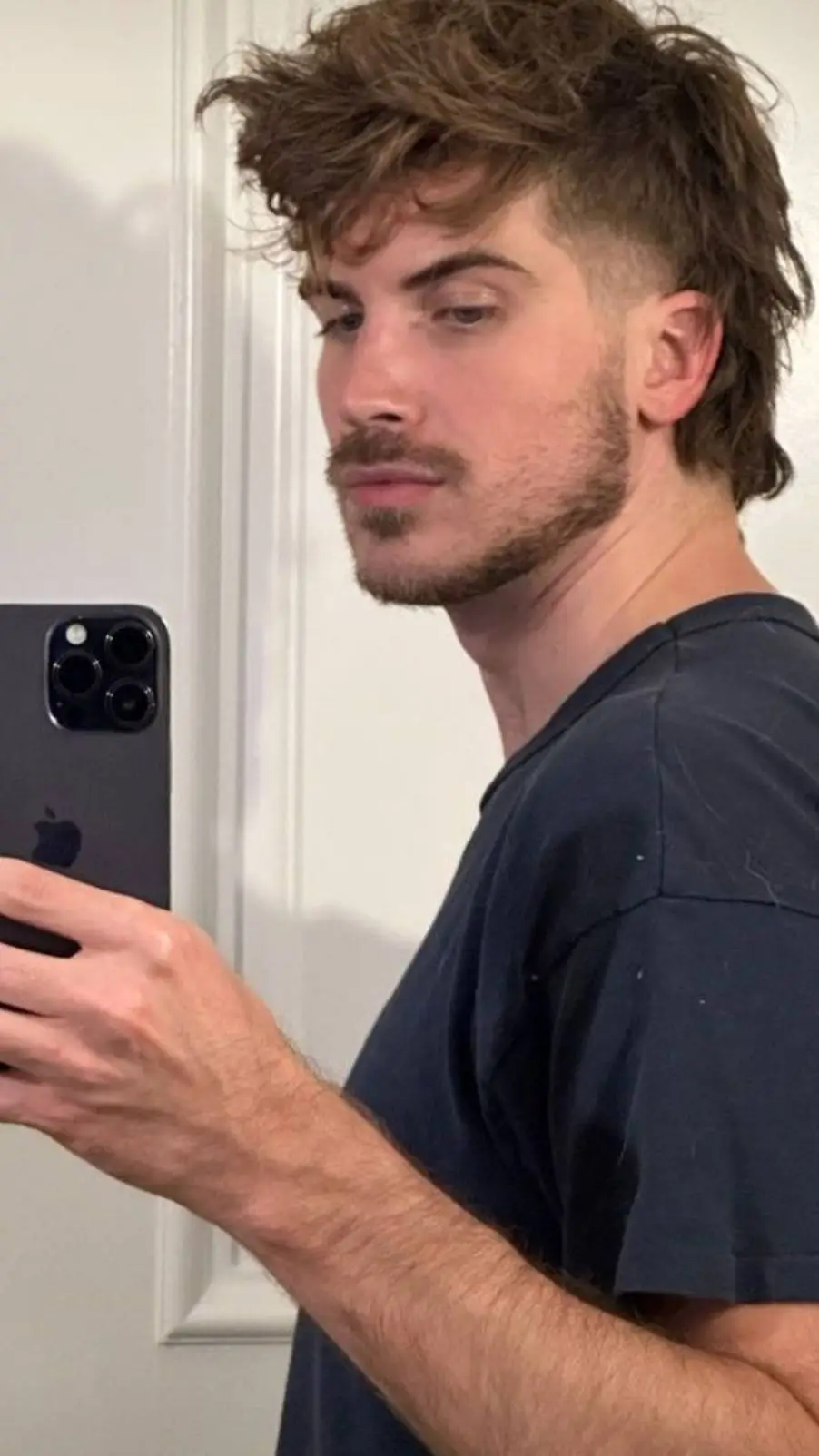 ai character: Joey Graceffa background