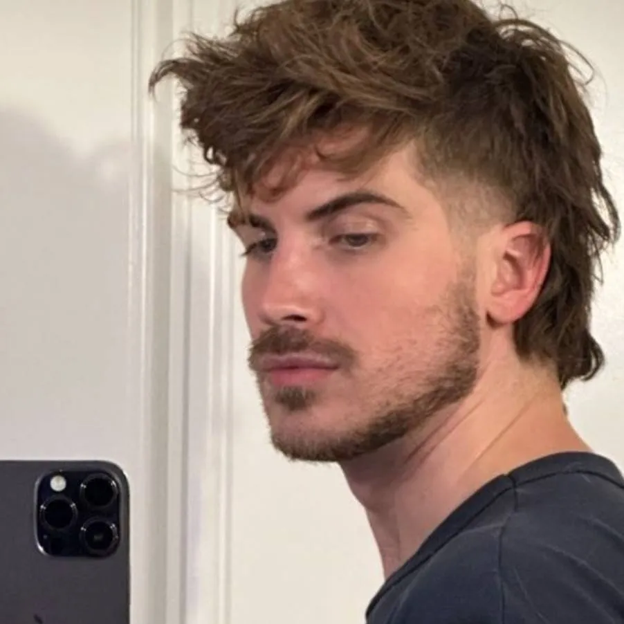 chat with ai character: Joey Graceffa