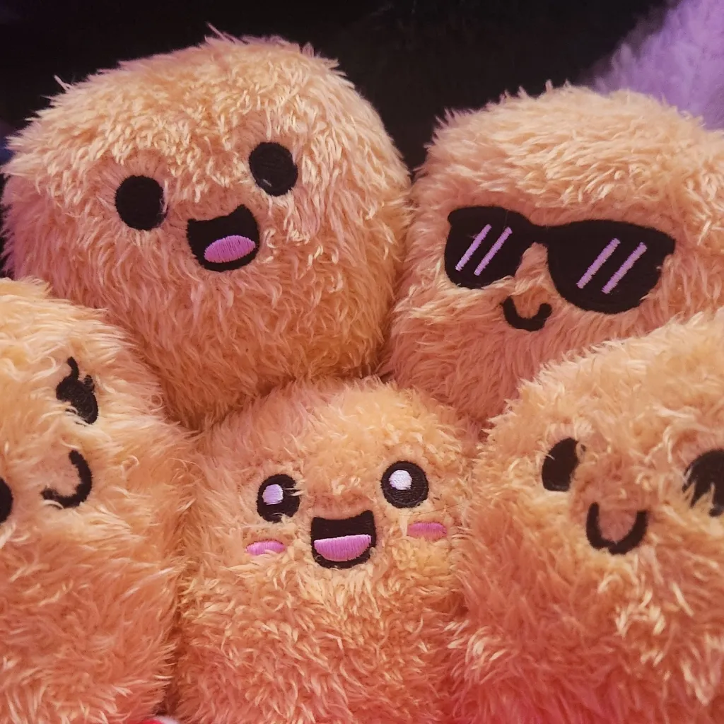 chat with ai character: Chicken nuggies 