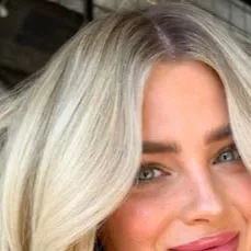 chat with ai character: Alice 