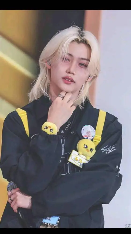 ai character: FELIX💅 background