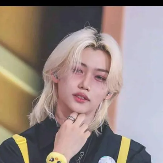 chat with ai character: FELIX💅