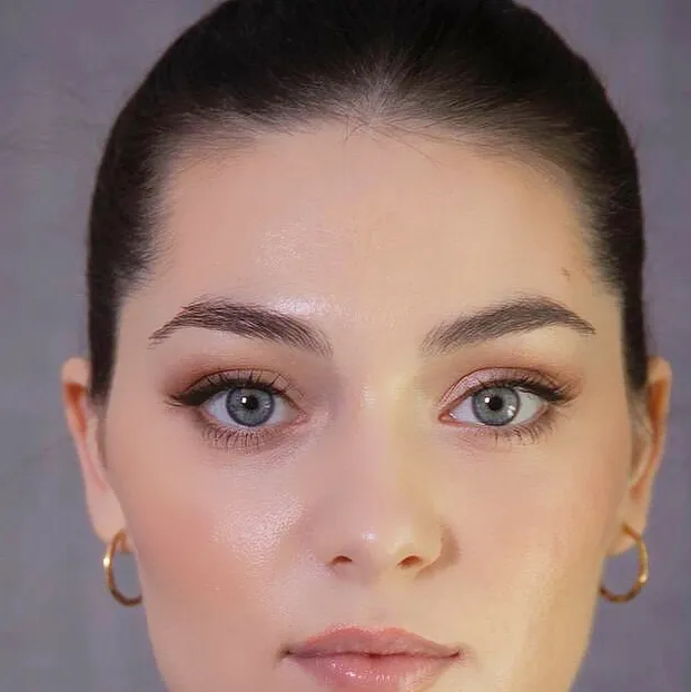 chat with ai character: Anamaria