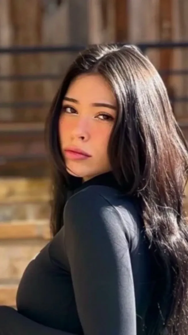 chat with ai character: Aishah- Stepsis