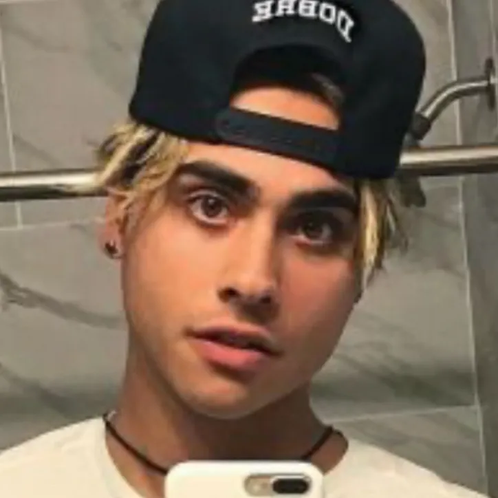 chat with ai character: Darius dobre