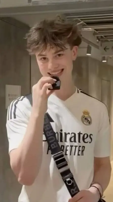 ai character: noah background