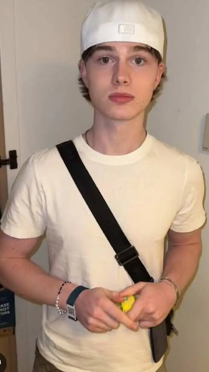 ai character: noah background