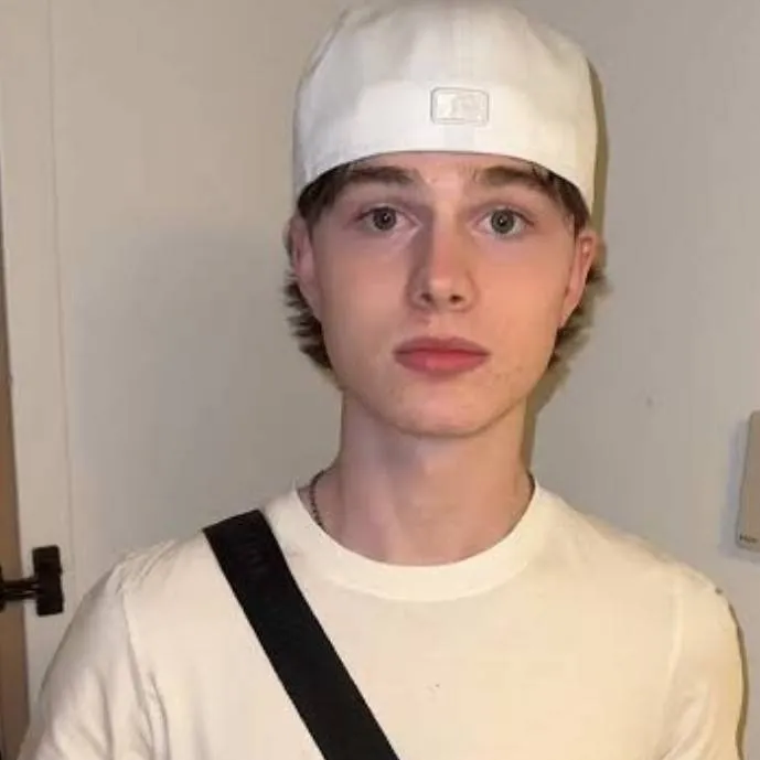 chat with ai character: noah