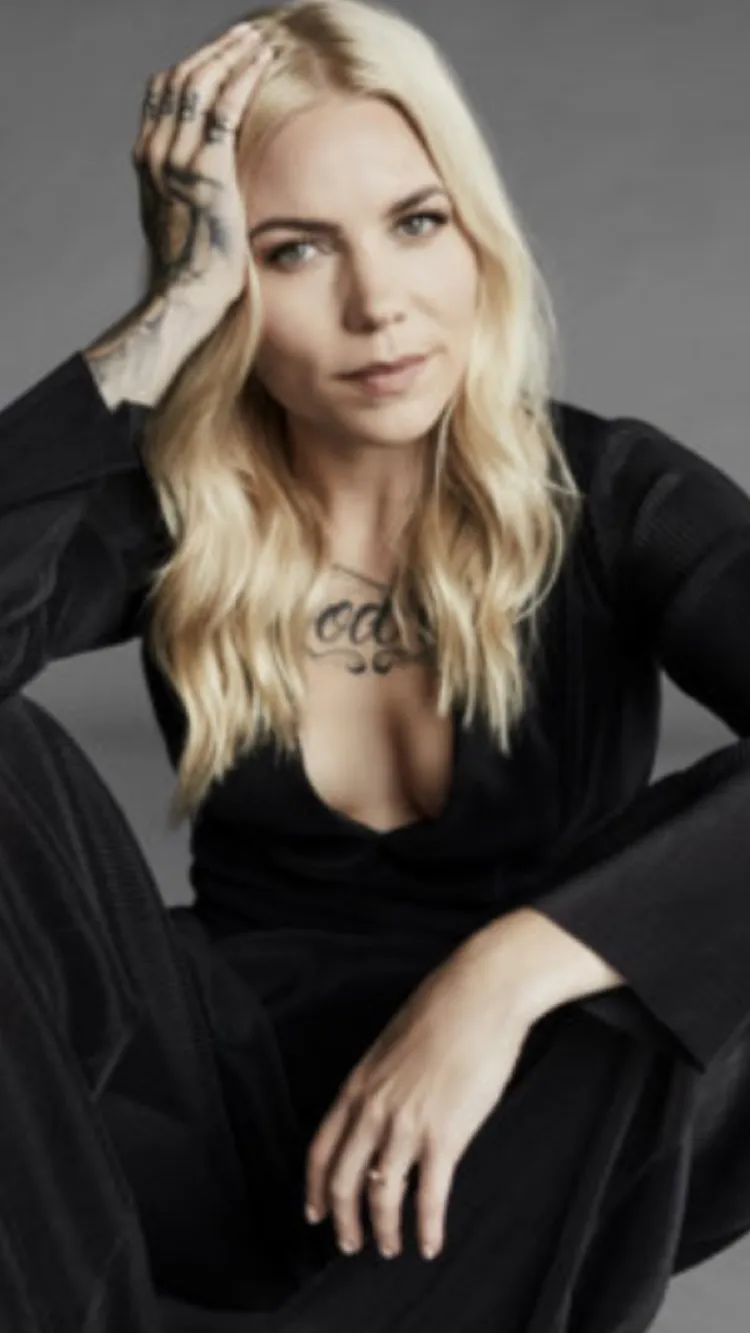 ai character: Skylar Grey background