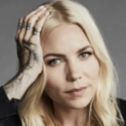 chat with ai character: Skylar Grey