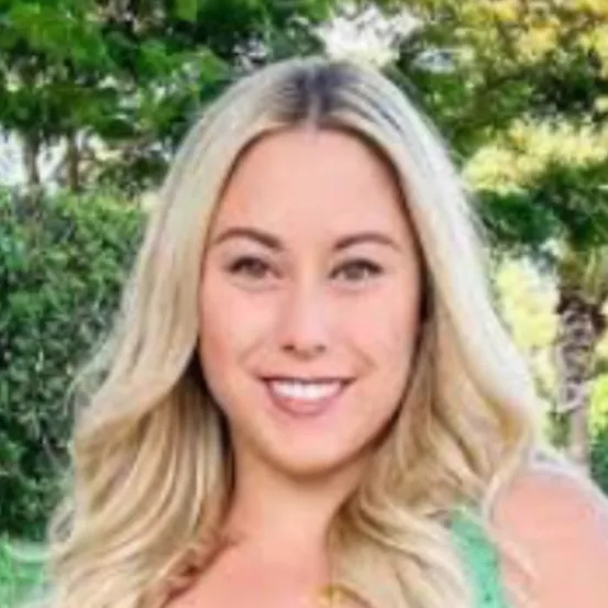 chat with ai character: Alaina Mathers