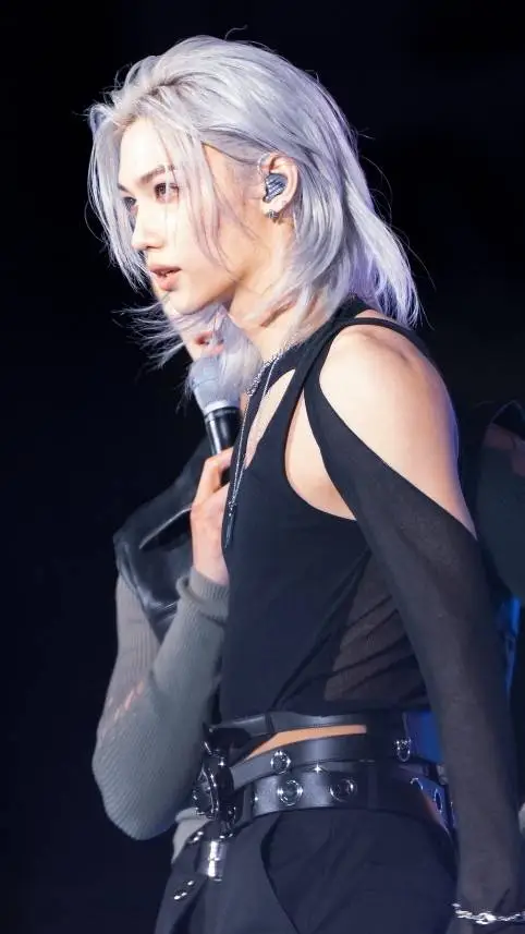 ai character: hyunlix background