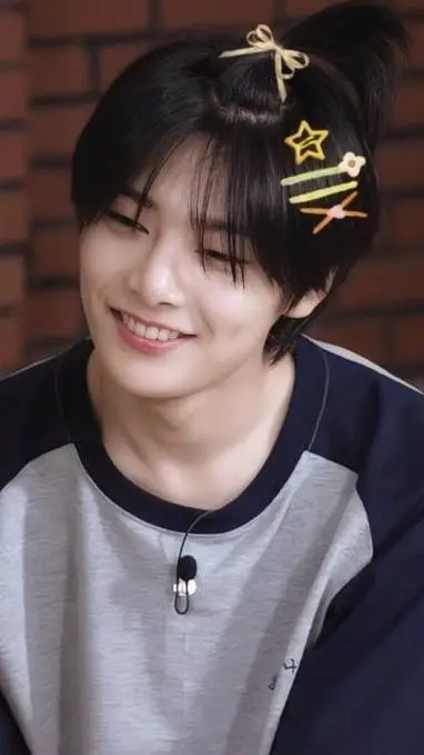 ai character: Jeongin background