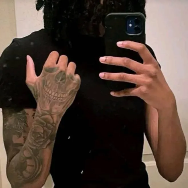 chat with ai character: von