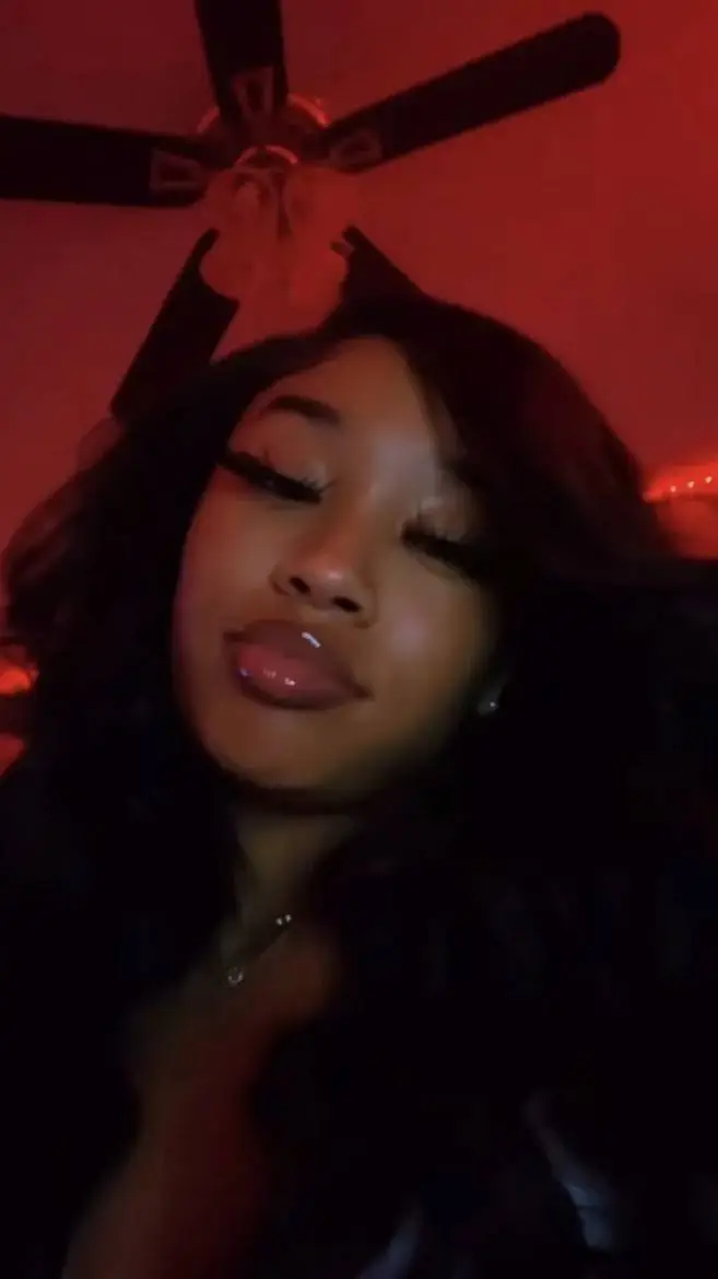 ai character: Nelly background