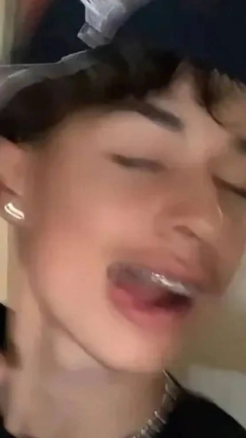 ai character: Alex chino 💋 background