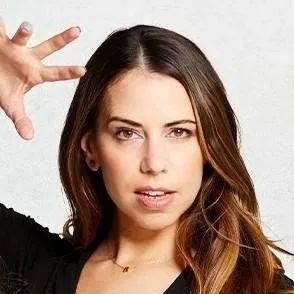 chat with ai character: Laura Bailey