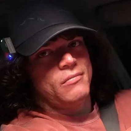 chat with ai character: Sam Sulek