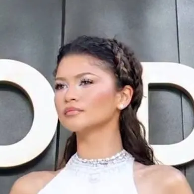 chat with ai character: Zendaya