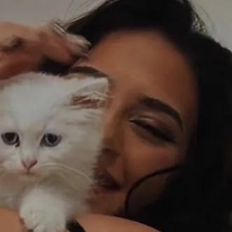 chat with ai character: Chiara