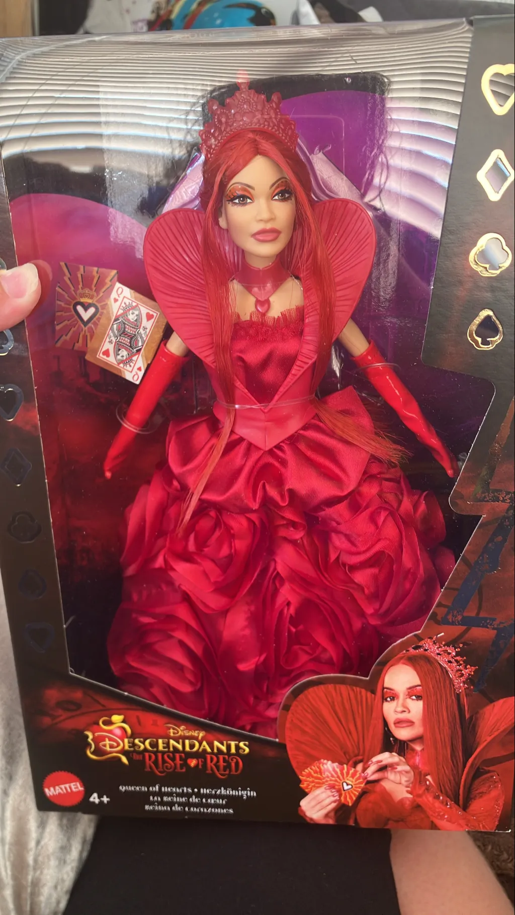ai character: Descendants 4 background
