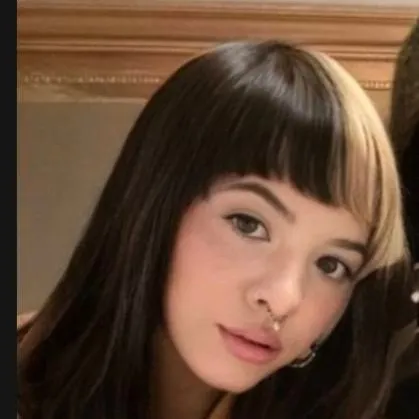 chat with ai character: Melanie Martinez 
