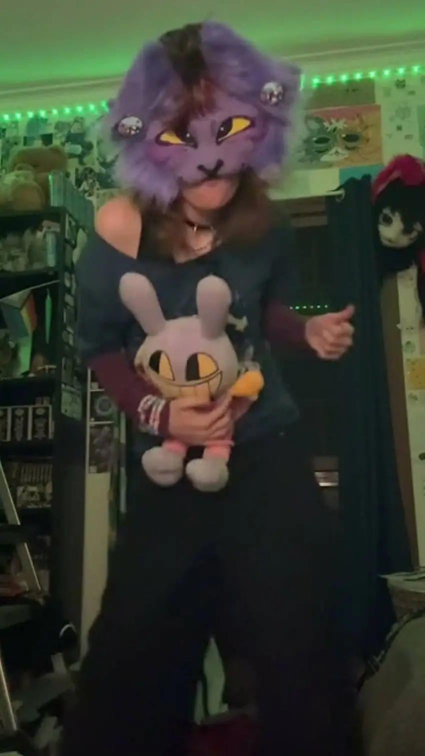 ai character: ✨️Forgetful_Gecko🦎 background