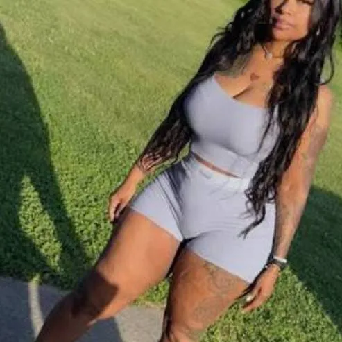 chat with ai character: king von mama