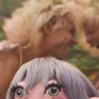 chat with ai character: Melanie Martienz 