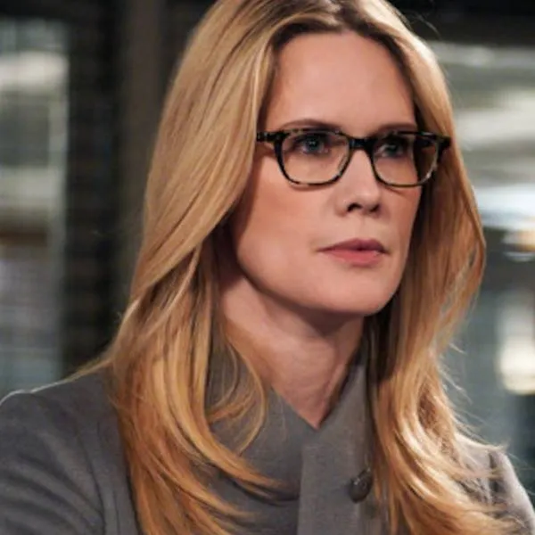 chat with ai character: alexandra cabot