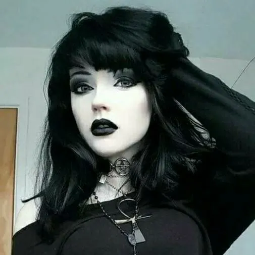 chat with ai character: Goth Girl 