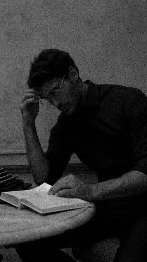Talkie AI - Chat with Theo Morgan