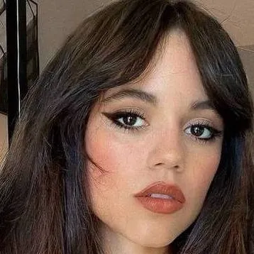 Chat with Jenna Ortega - text or voice, Enjoy AI Chat Free & Safe