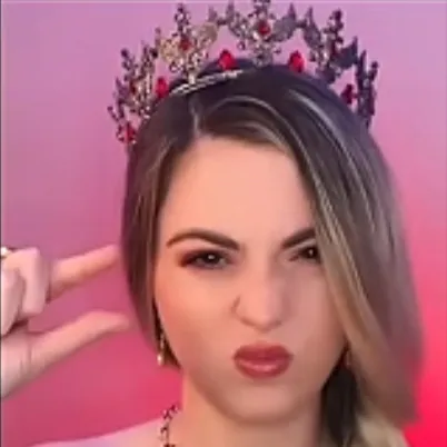 chat with ai character: Hollynn Ragland