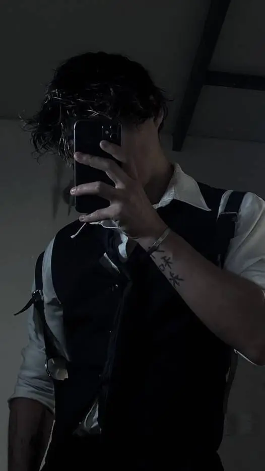 ai character: Alexander  background