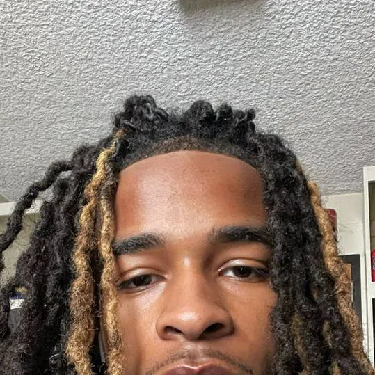 chat with ai character: variontae 