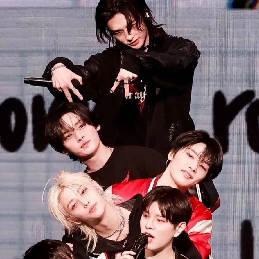 chat with ai character: Straykids 