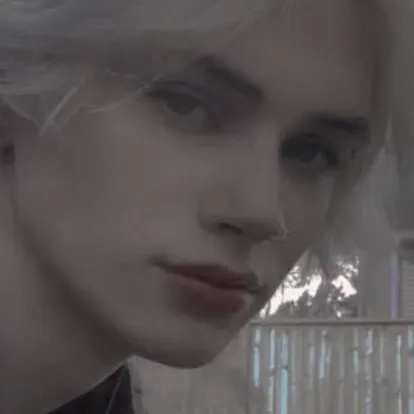 chat with ai character: Salex Frosty