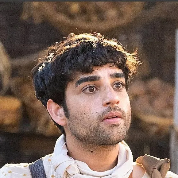 chat with ai character: Matthew