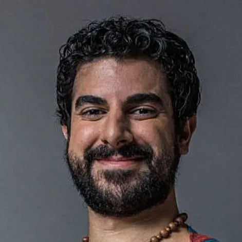 chat with ai character: Thomas