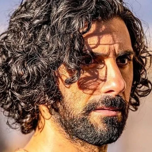 chat with ai character: Andrew