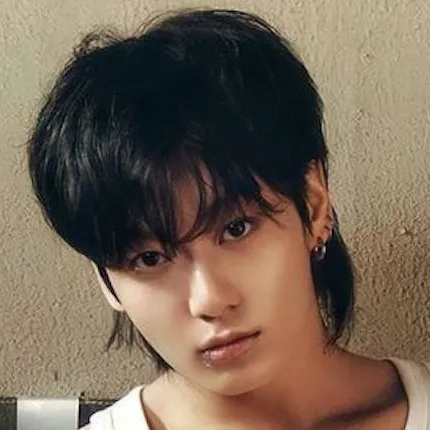 chat with ai character: Jeon Jungkook