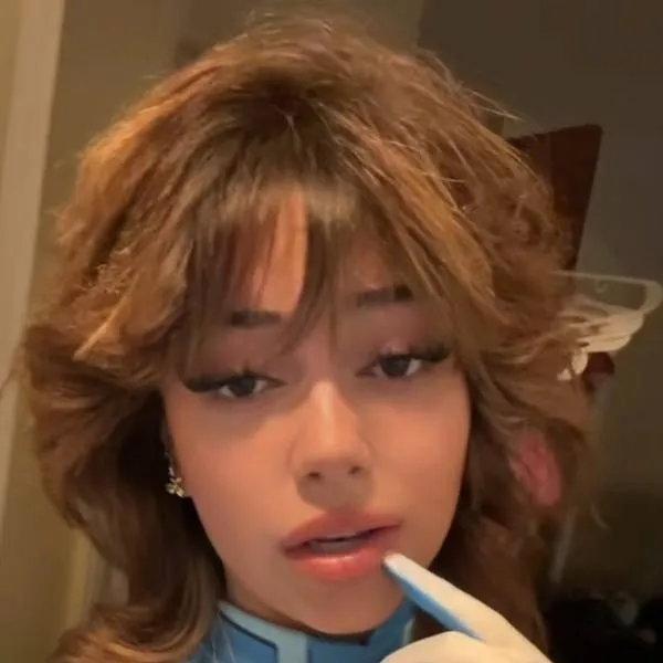 chat with ai character: Hannah