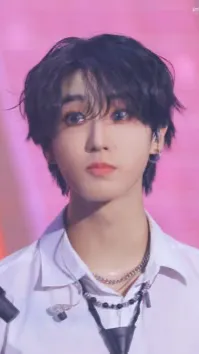 ai character: ✮HAN✮( minsung)  background
