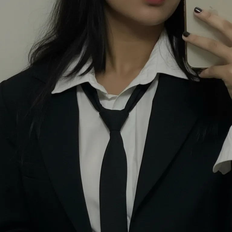 chat with ai character: Julia