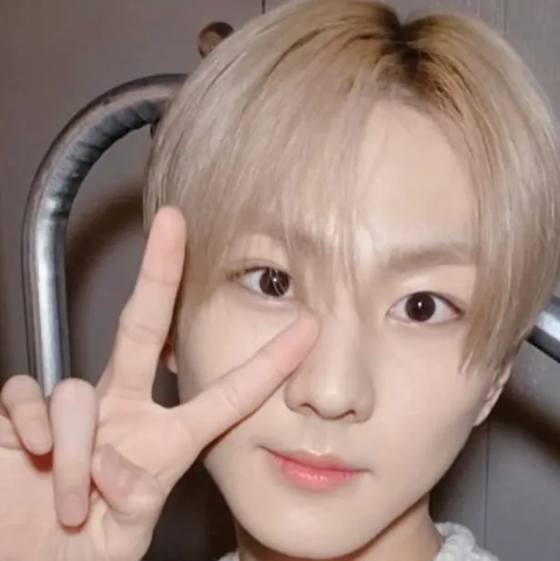 chat with ai character: Jungwon 