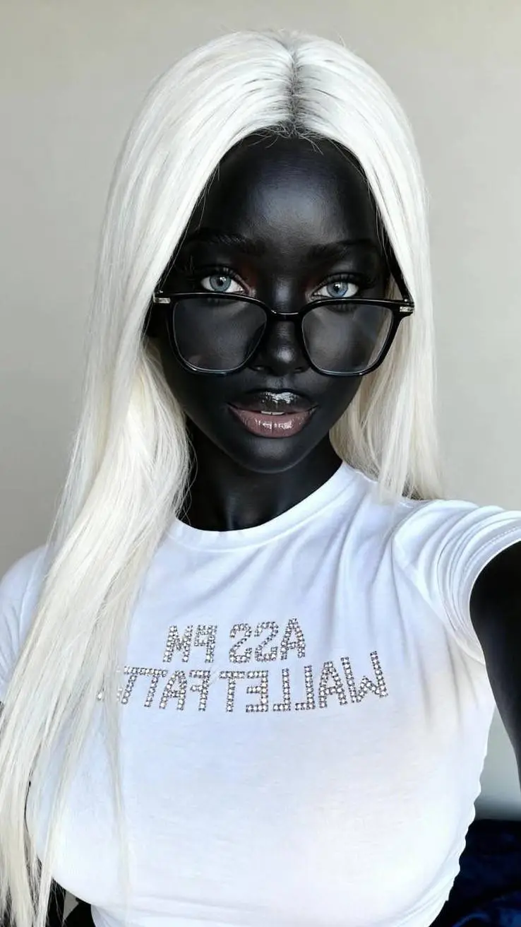 ai character: Vanora background