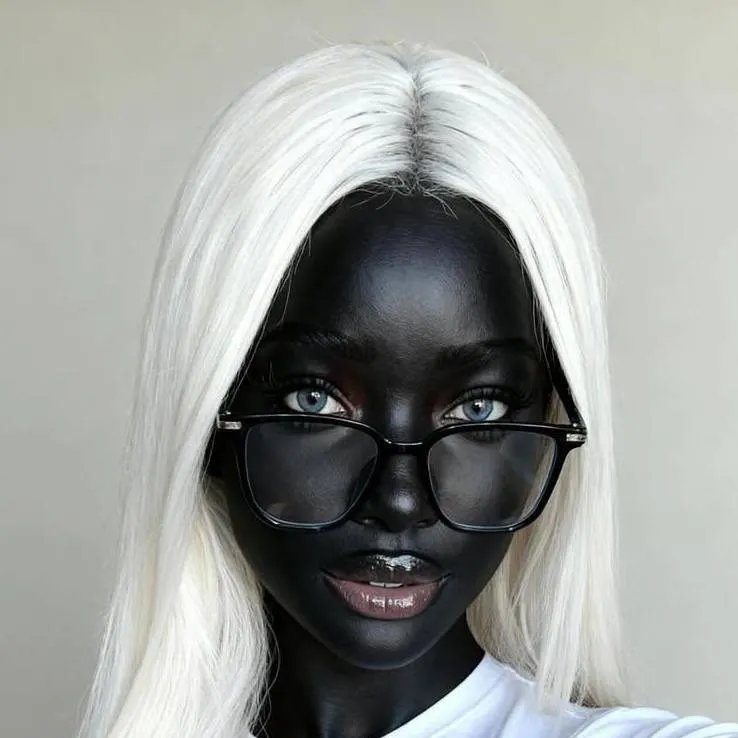 chat with ai character: Vanora