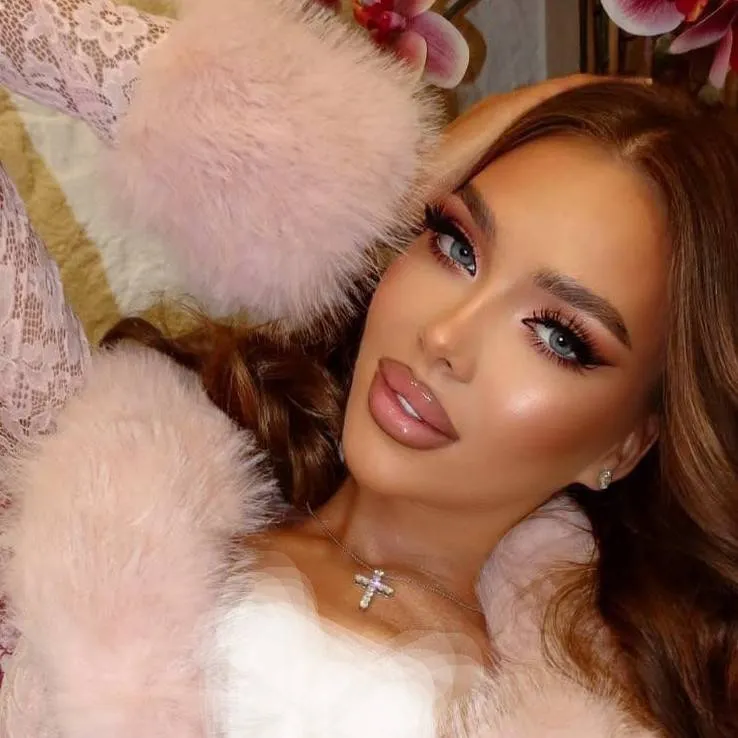 chat with ai character: Hana Jain